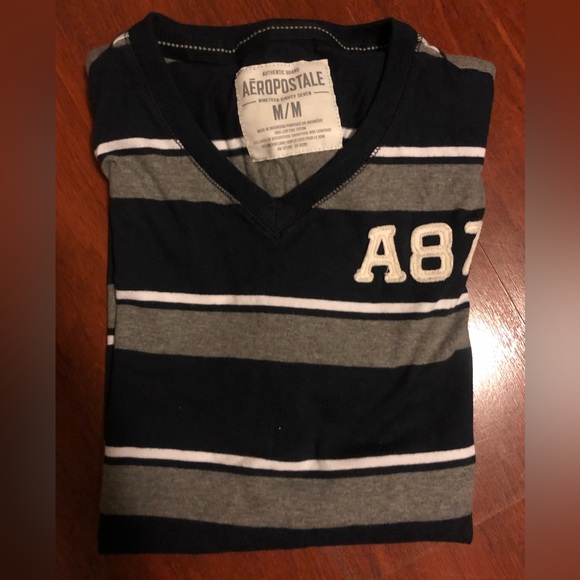 Aeropostale V-Neck Men’s Medium Shirt - Picture 5 of 5